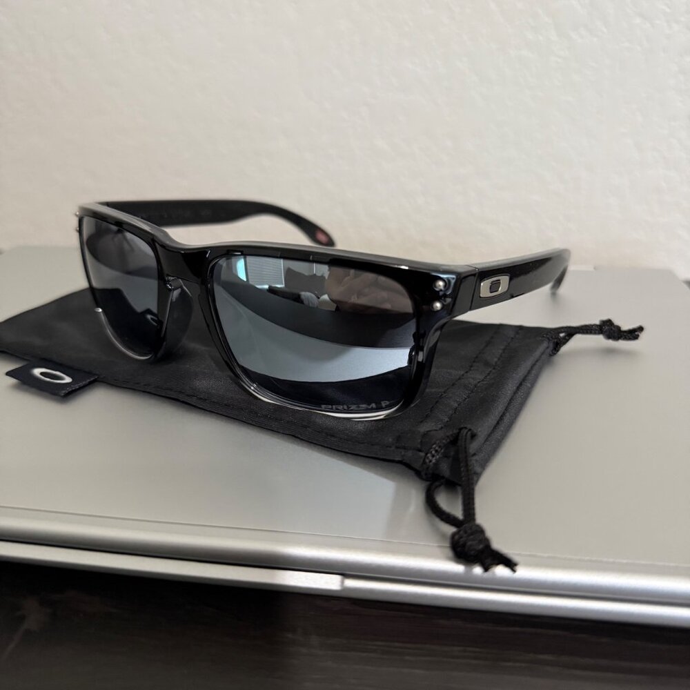 OO9102 Oakley Holbrook Two Tone Polished Frame Prizm Polarized Reflective Silver